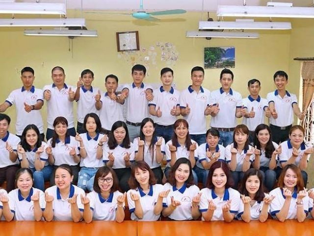 Số lượng đặt may áo đồng phục họp lớp có thể thay đổi tùy vào quy mô của lớp